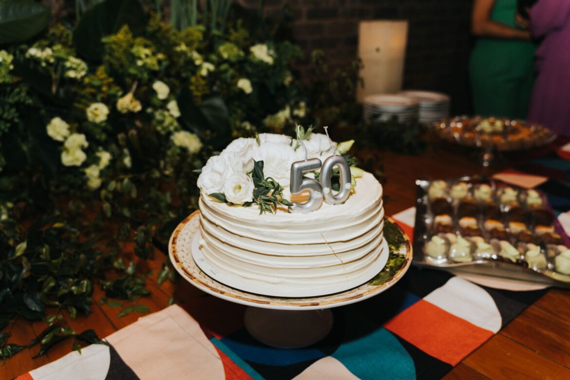 Beautiful white 50th-anniversary cake with floral decoration, perfect for celebrations.